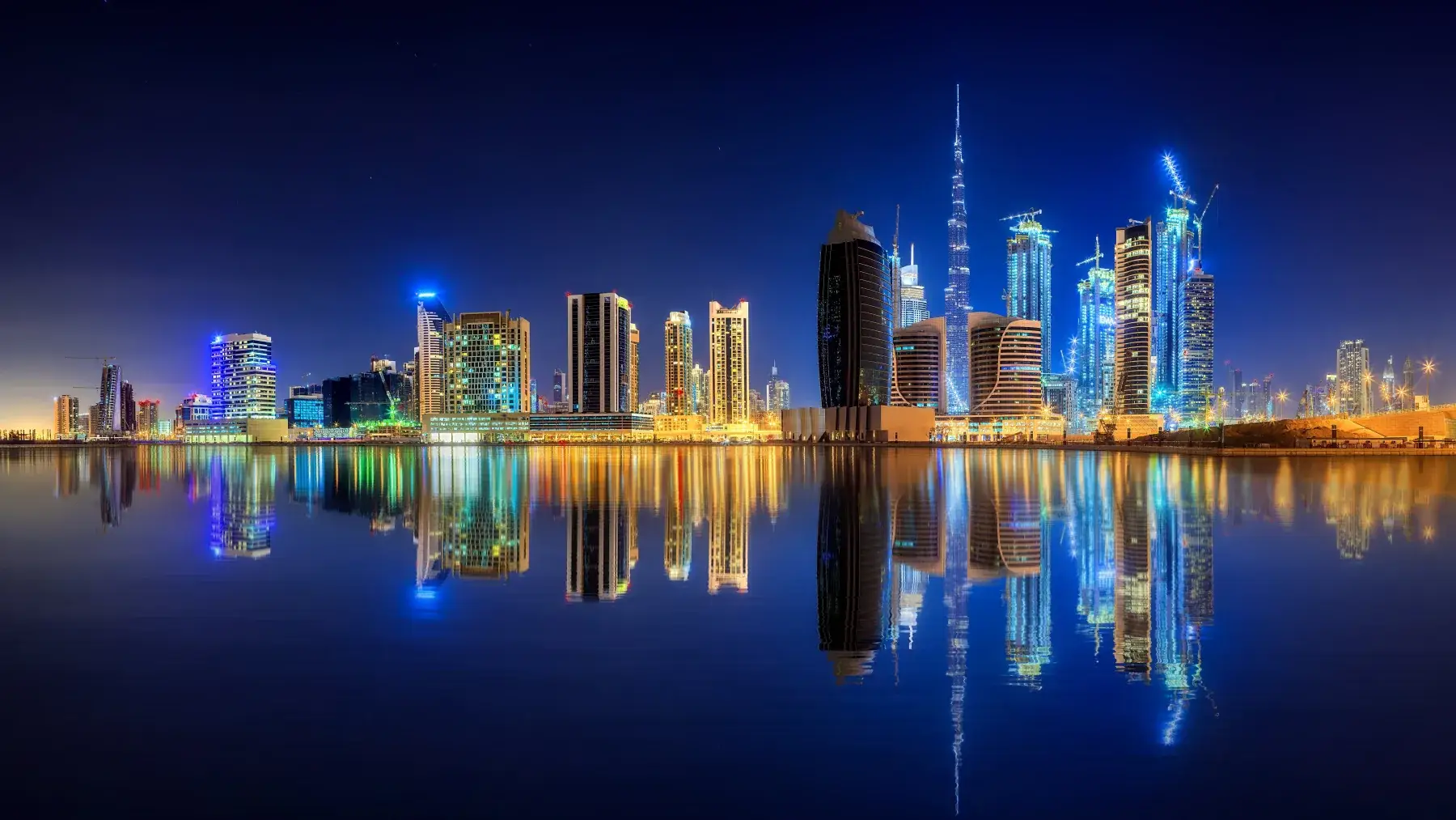 Dubai éjszakai panoráma — pénzügyi negyed